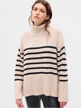 GAP split hem turtleneck sweater